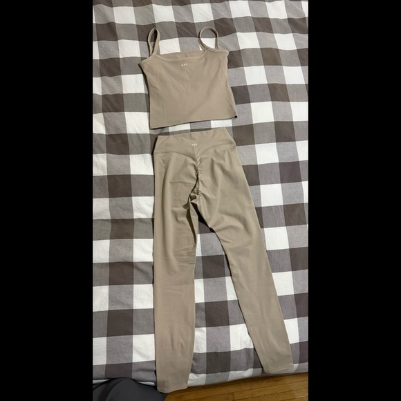 New 437 The Classic Tank Cappuccino Medium - Picture 3 of 6